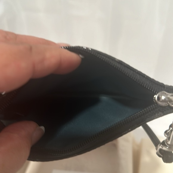 Coach wristlet black comes with the box used great condition - Picture 4 of 5